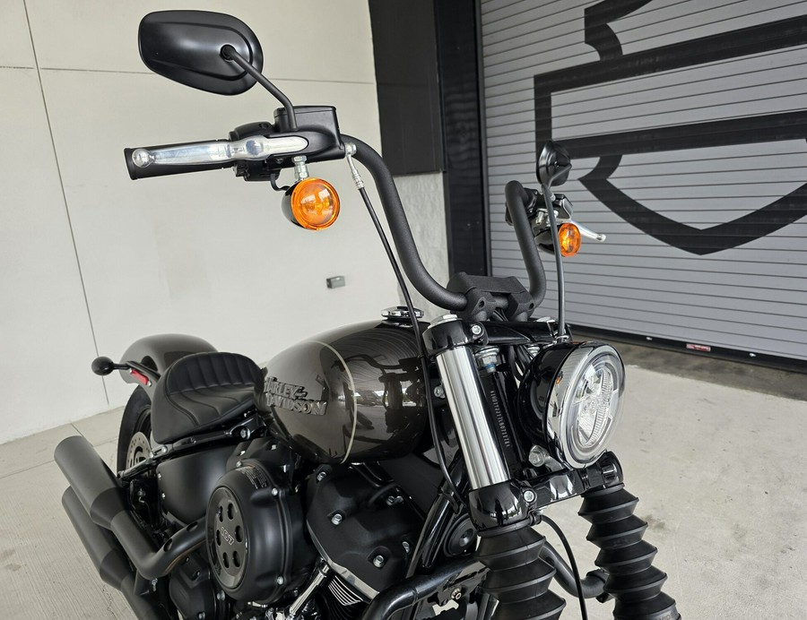 2020 Harley-Davidson® Street Bob® River Rock Gray