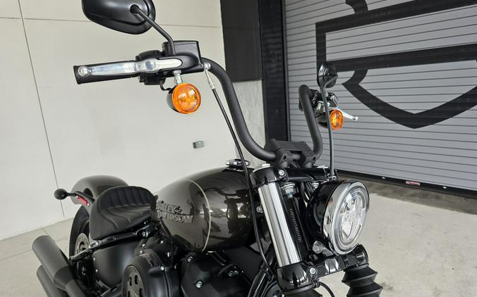 2020 Harley-Davidson® Street Bob® River Rock Gray