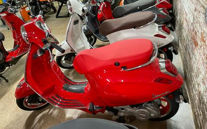 2023 Vespa Primavera 50 Red