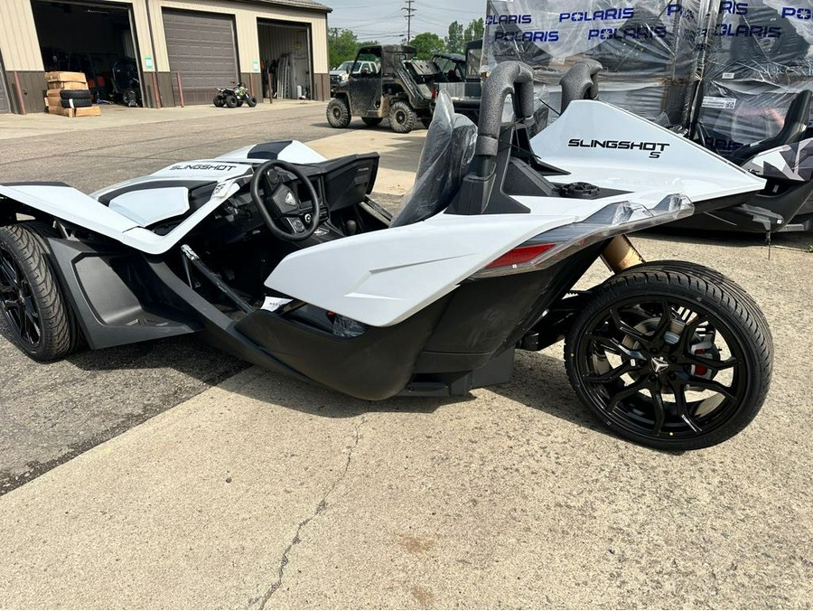 2024 Polaris Industries SLINGSHOT S MANUAL White