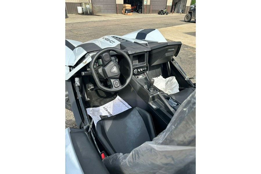 2024 Polaris Industries SLINGSHOT S MANUAL White