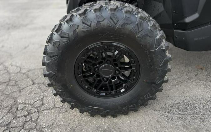 2026 Can-Am® Maverick X3 Max X RS Turbo RR Triple Black_4.5 in