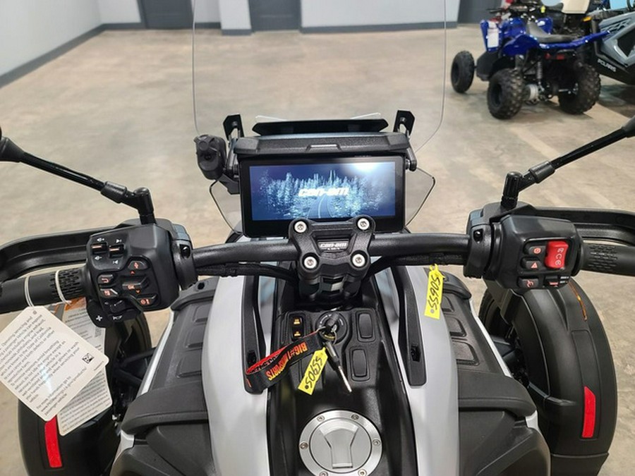 2025 Can-Am Canyon? XT