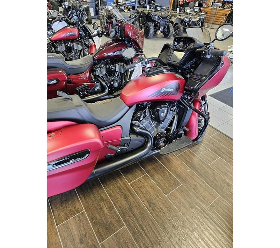 2024 Indian Motorcycle® Challenger® Dark Horse® Sunset Red Smoke