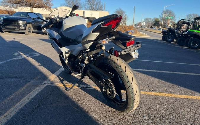 2025 Kawasaki Ninja® 500 Base