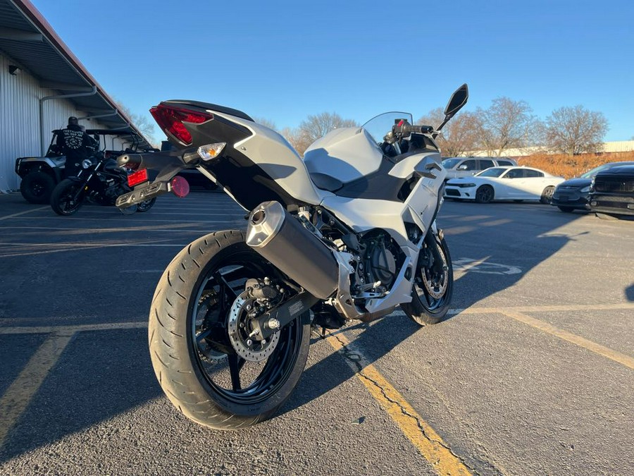 2025 Kawasaki Ninja® 500 Base