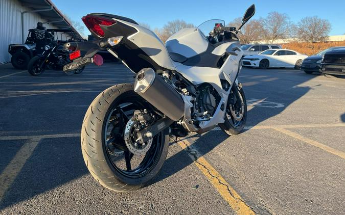 2025 Kawasaki Ninja® 500 Base