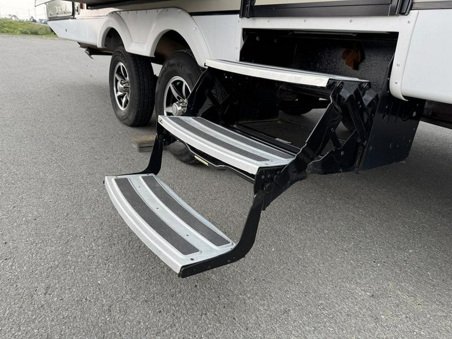 2019 Coachmen Freedom Express Liberty Edition 320BHDSLE