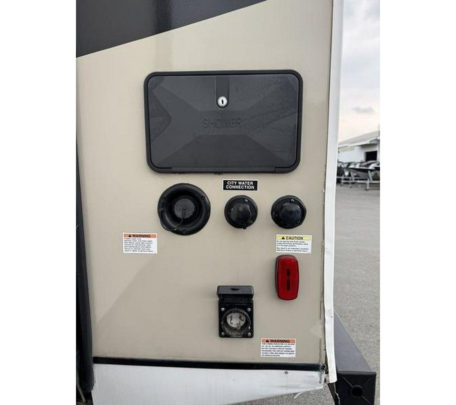 2019 Coachmen Freedom Express Liberty Edition 320BHDSLE