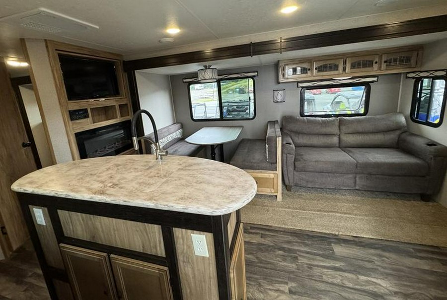 2019 Coachmen Freedom Express Liberty Edition 320BHDSLE