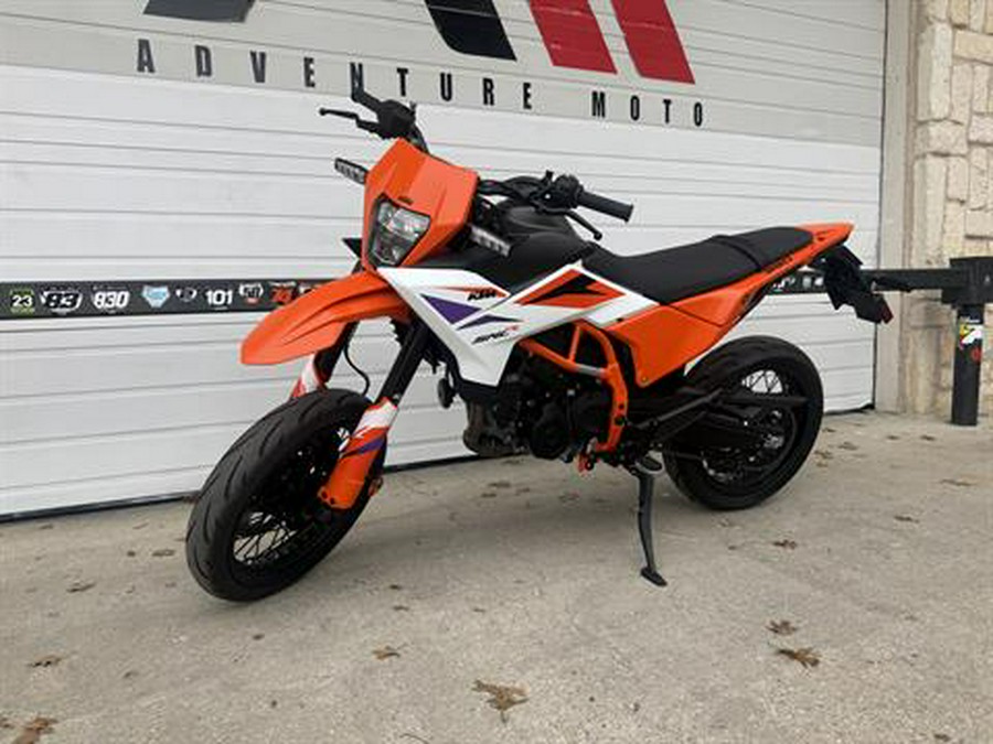 2025 KTM 390 SMC R