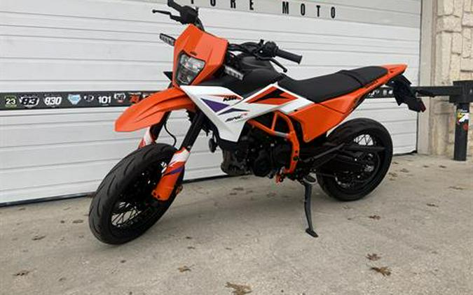 2025 KTM 390 SMC R