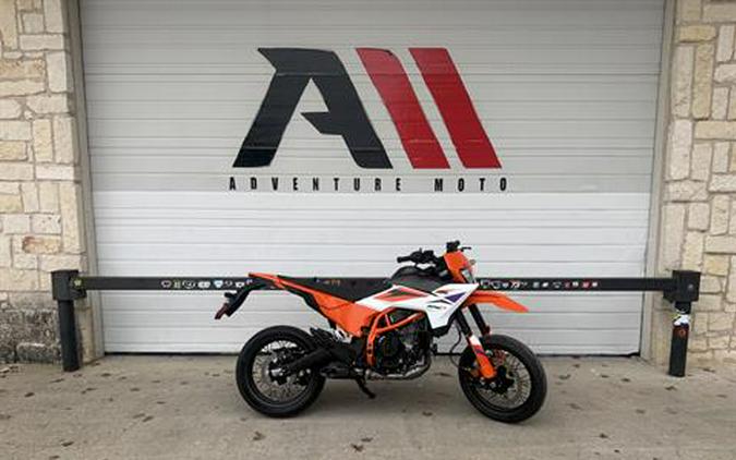 2025 KTM 390 SMC R