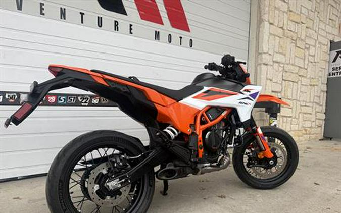 2025 KTM 390 SMC R
