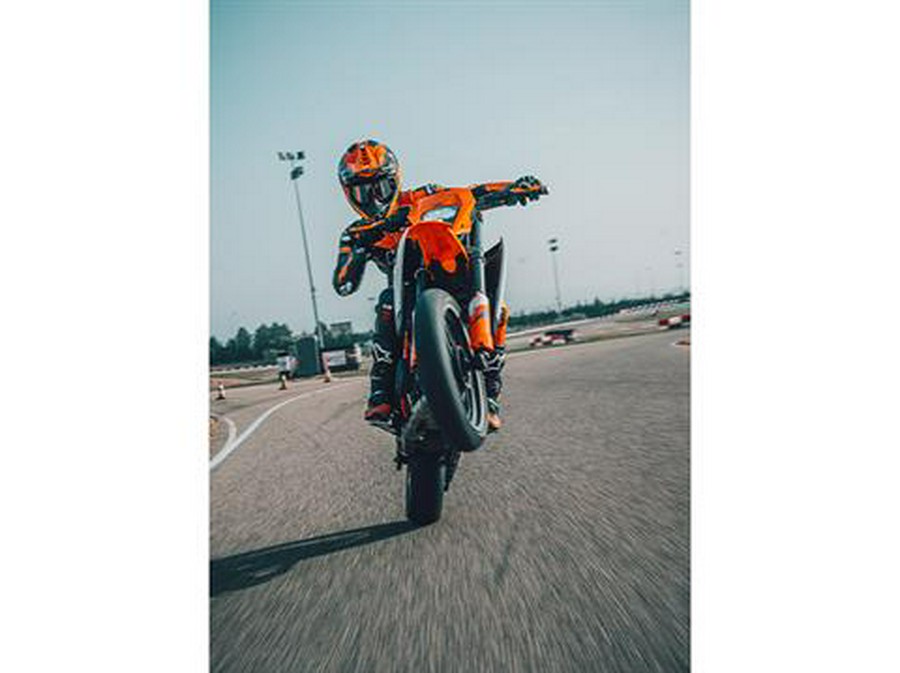 2025 KTM 390 SMC R