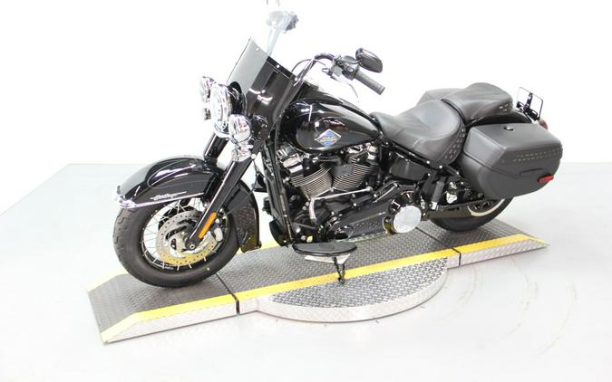 2025 Harley-Davidson Heritage Classic™ Vivid Black w/Laced Wheels