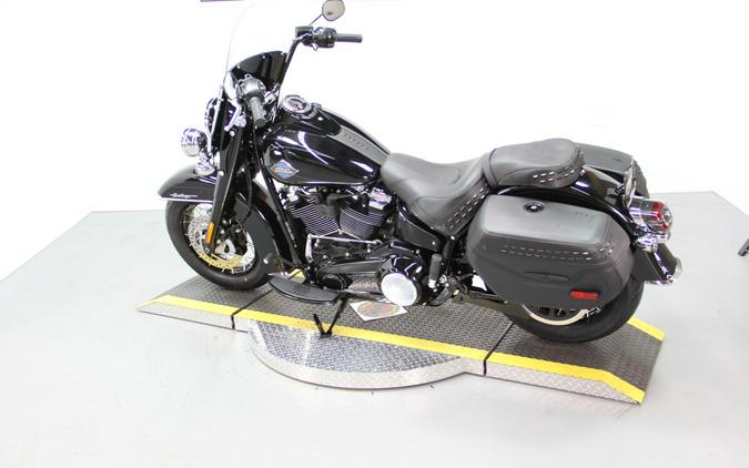 2025 Harley-Davidson Heritage Classic™ Vivid Black w/Laced Wheels