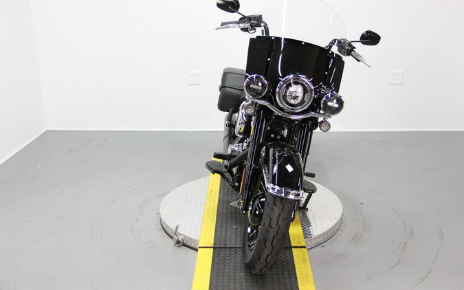 2025 Harley-Davidson Heritage Classic™ Vivid Black w/Laced Wheels