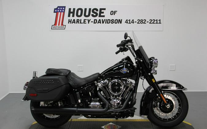 2025 Harley-Davidson Heritage Classic™ Vivid Black w/Laced Wheels
