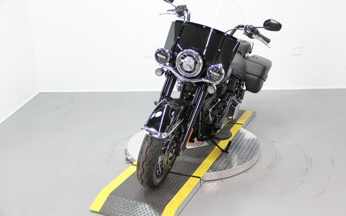 2025 Harley-Davidson Heritage Classic™ Vivid Black w/Laced Wheels