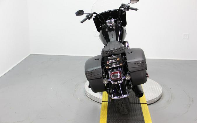 2025 Harley-Davidson Heritage Classic™ Vivid Black w/Laced Wheels