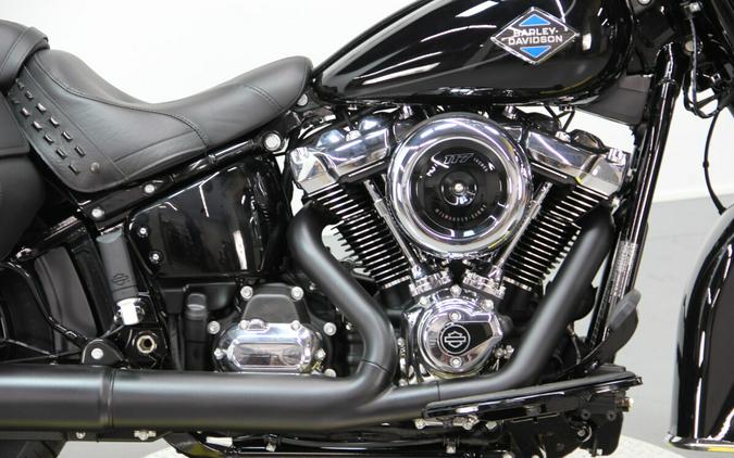 2025 Harley-Davidson Heritage Classic™ Vivid Black w/Laced Wheels