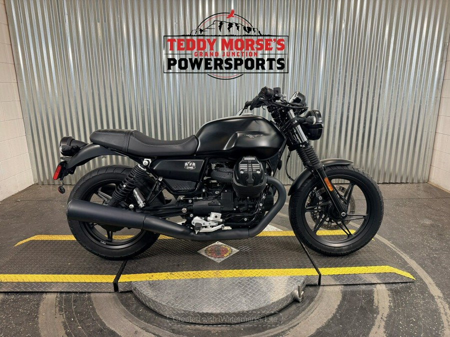 2022 Moto Guzzi V7 Stone E5