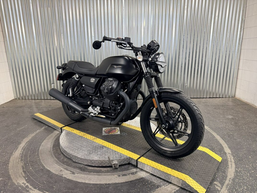 2022 Moto Guzzi V7 Stone E5