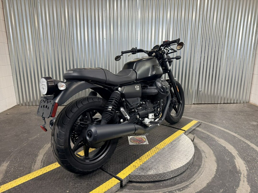2022 Moto Guzzi V7 Stone E5