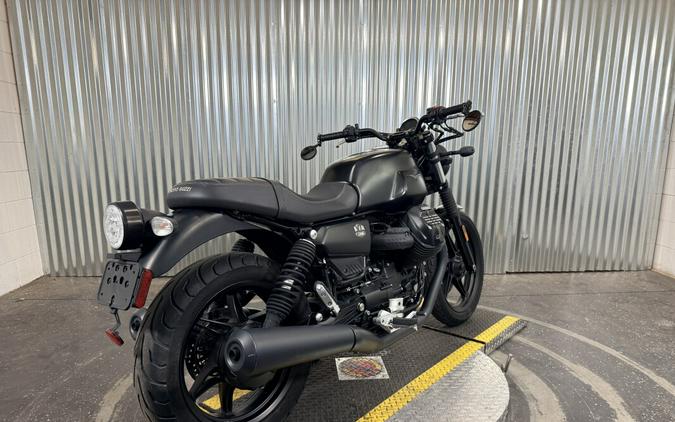 2022 Moto Guzzi V7 Stone E5