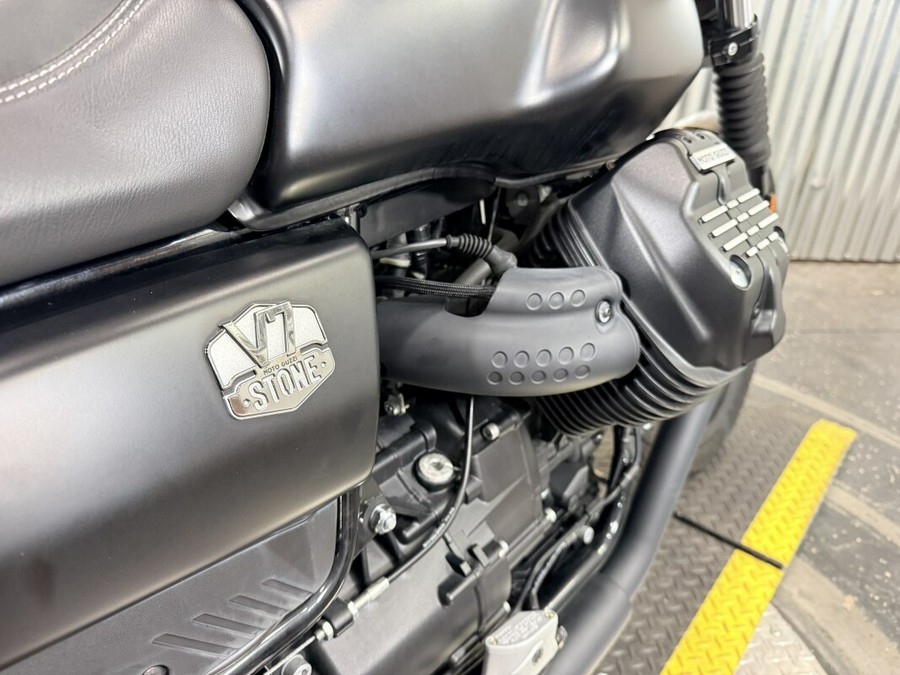 2022 Moto Guzzi V7 Stone E5