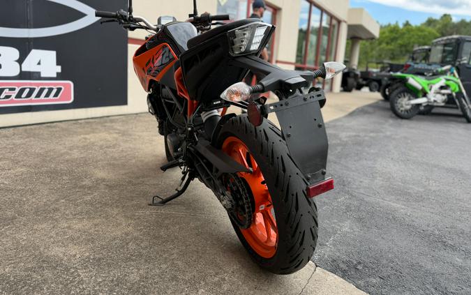 2023 KTM 200 Duke