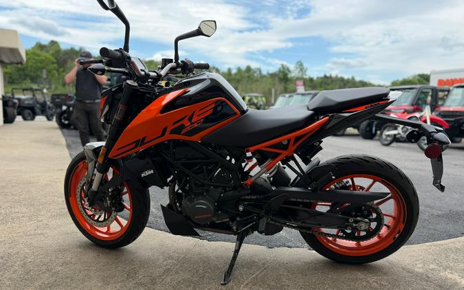 2023 KTM 200 Duke