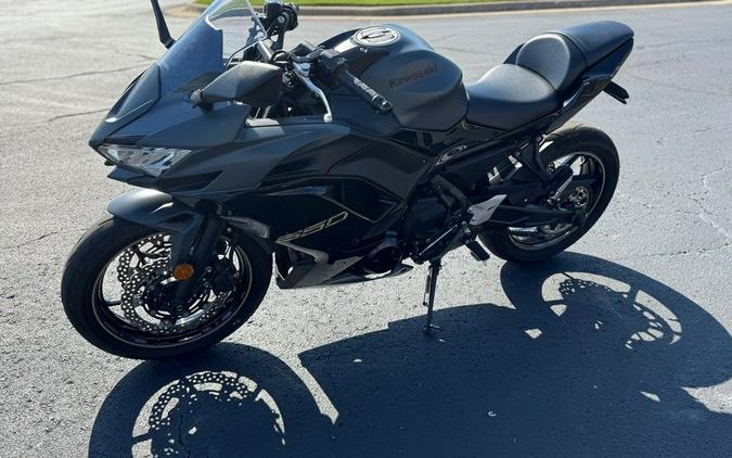 2024 Kawasaki Ninja® 650 ABS Metallic Matte Dark Gray/Metallic Spark Black