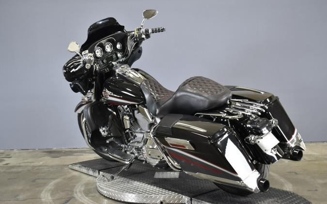 2006 Harley-Davidson Screamin’ Eagle Ultra Classic Electra Glide FLHTCUSE