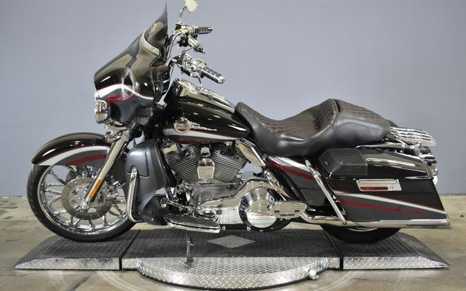 2006 Harley-Davidson Screamin’ Eagle Ultra Classic Electra Glide FLHTCUSE