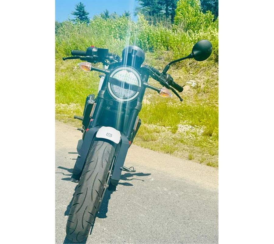 2022 Husqvarna Svartpilen 401