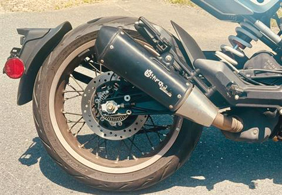 2022 Husqvarna Svartpilen 401