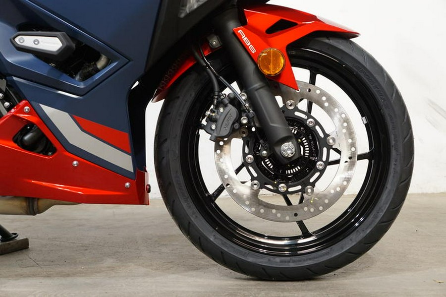 2026 Kawasaki Ninja® 500 ABS Metallic Matte Twilight Blue