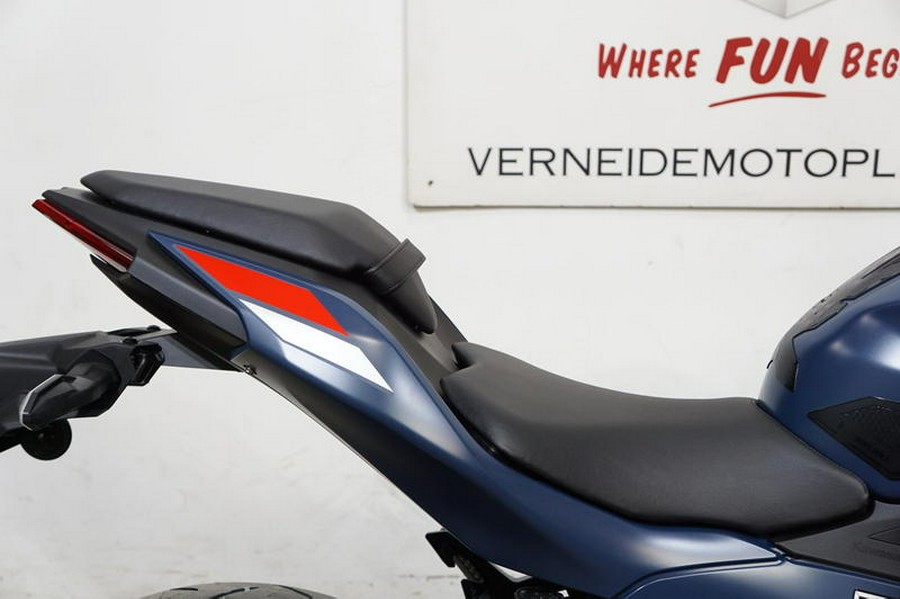 2026 Kawasaki Ninja® 500 ABS Metallic Matte Twilight Blue