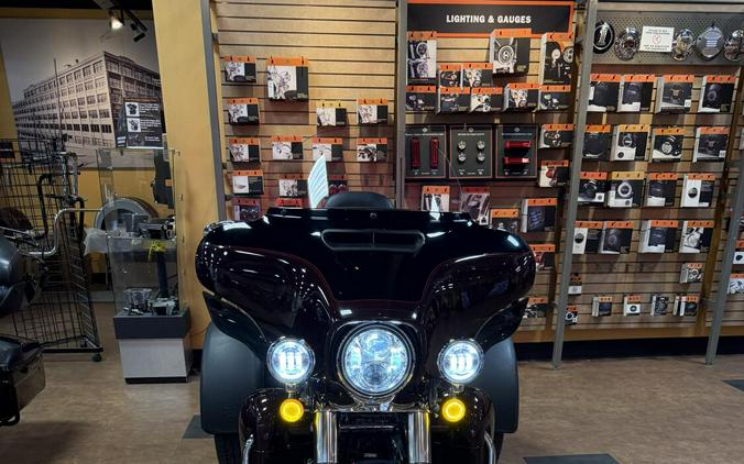 2022 FLHTCUTG- Tri Glide® Ultra