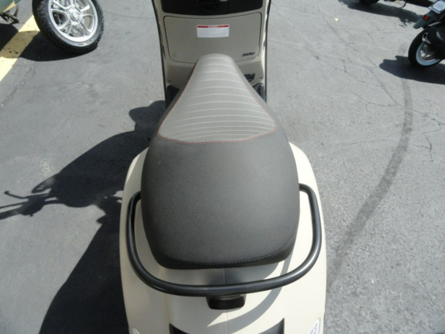 2023 Vespa GTV 300