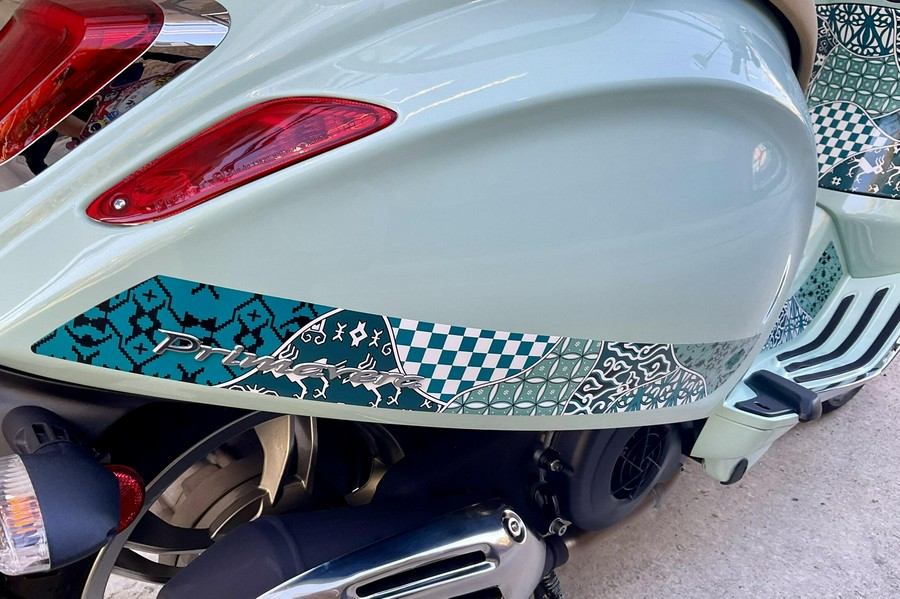 2025 Vespa Primavera 150 Batik