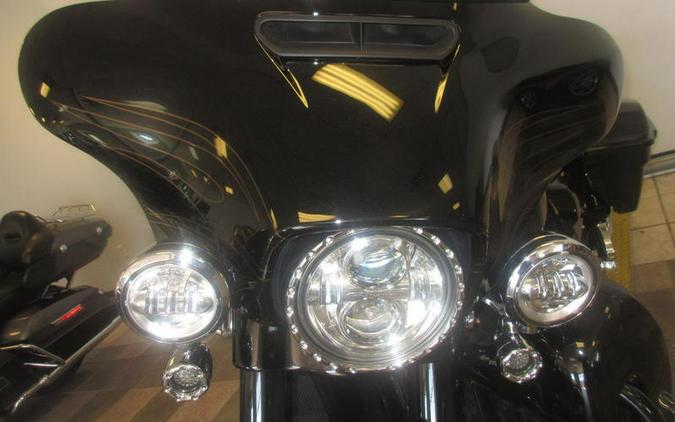 2015 Harley-Davidson® FLHXSE - CVO™ Street Glide®