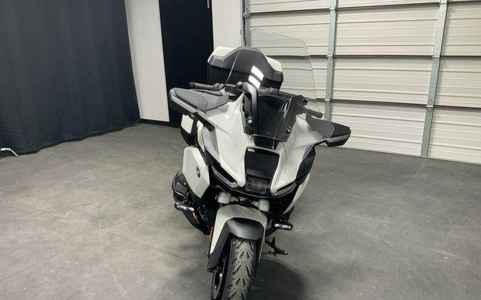 2026 BMW R 1300 RT Alpine White 3
