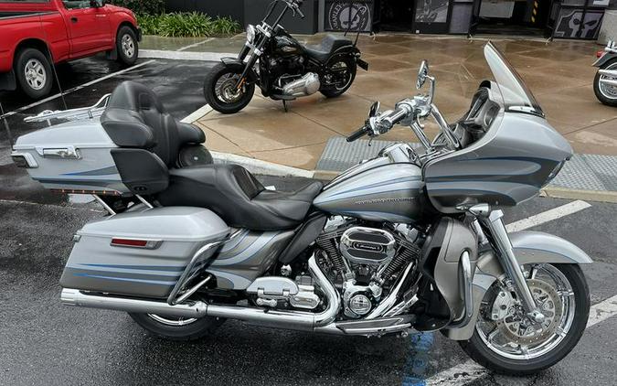 2016 Harley-Davidson® FLTRUSE - CVO™ Road Glide Ultra®