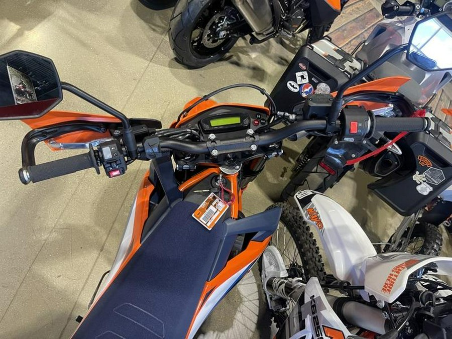 2023 KTM 690 SMC R