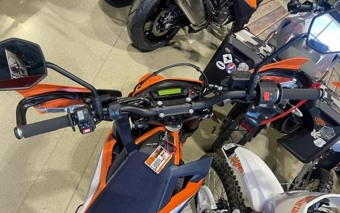 2023 KTM 690 SMC R