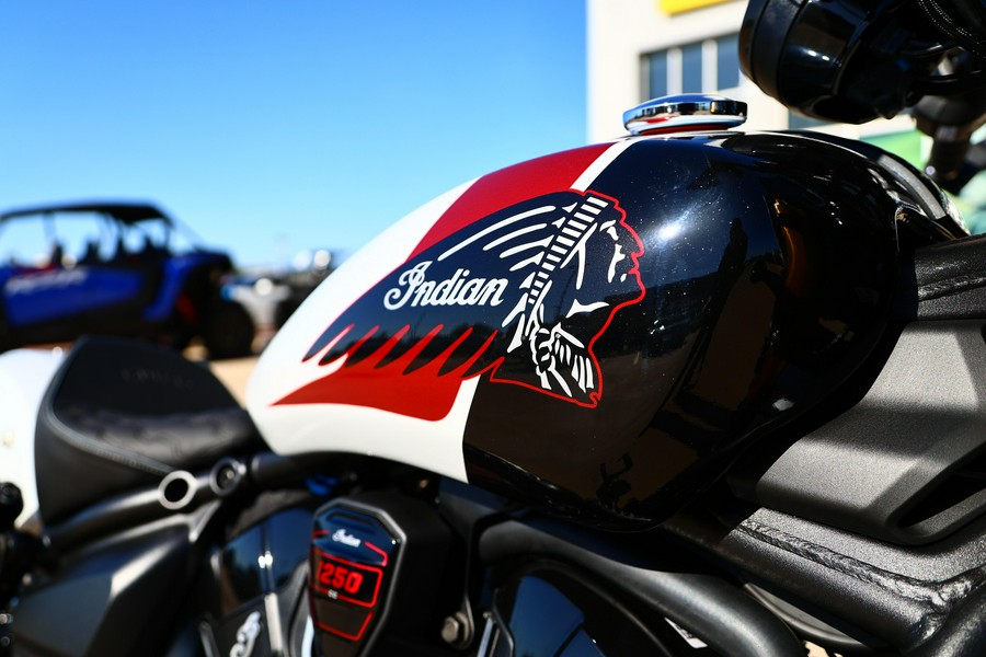 2025 Indian Motorcycle 101 SCOUT WHITE METALLIC WITH GRAPHICS TEC 49ST