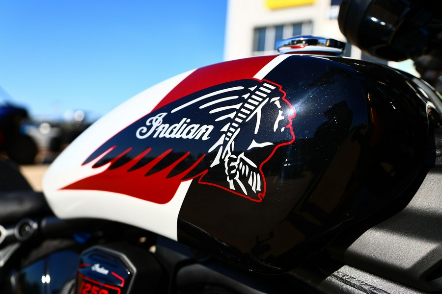 2025 Indian Motorcycle 101 SCOUT WHITE METALLIC WITH GRAPHICS TEC 49ST